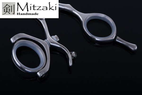 Effilierschere -DUO FLEX von MITZAKI (6,0 Zoll), Duo-Flex-Form, Daumenring durch doppeltes Gelenk in alle Richtungen beweglich, somit extrem gelenkschonend, Fingerhaken verschraubt,Scherenklingen aus 440C Japanstahl